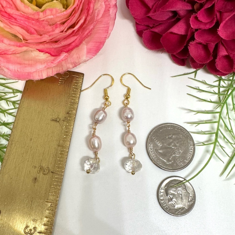 ⚜️Freshwater Blush Pearl & Crystal Dangly Earrings - Picture 4 of 5